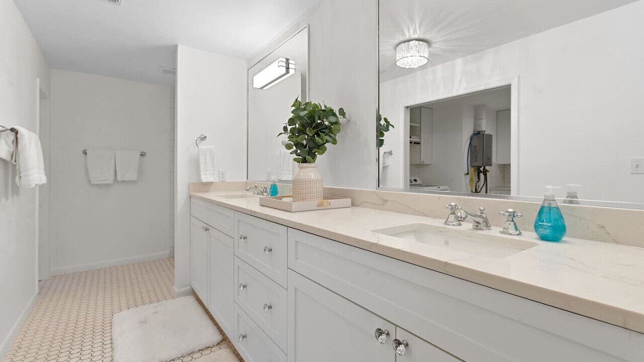 Photo of Bathroom in Greater South River City