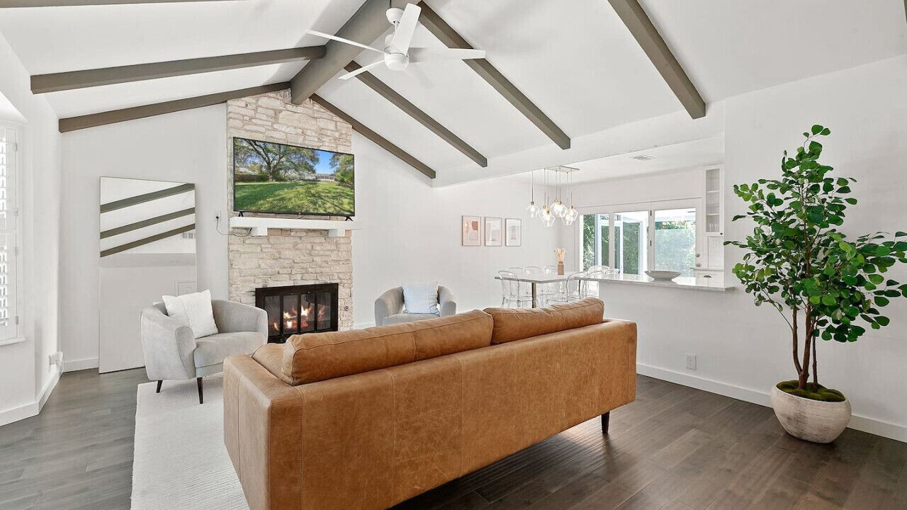 Photo of Livingroom in Greater South River City