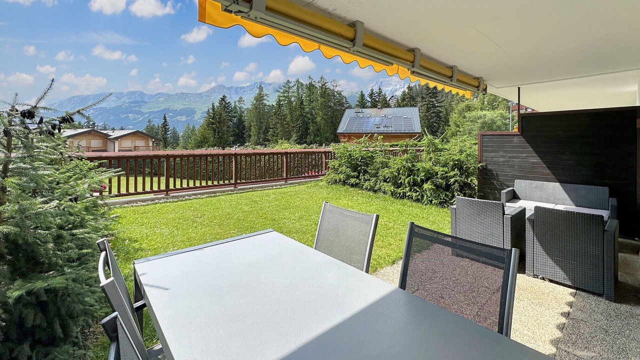 Photo of Outdoor in Lens
