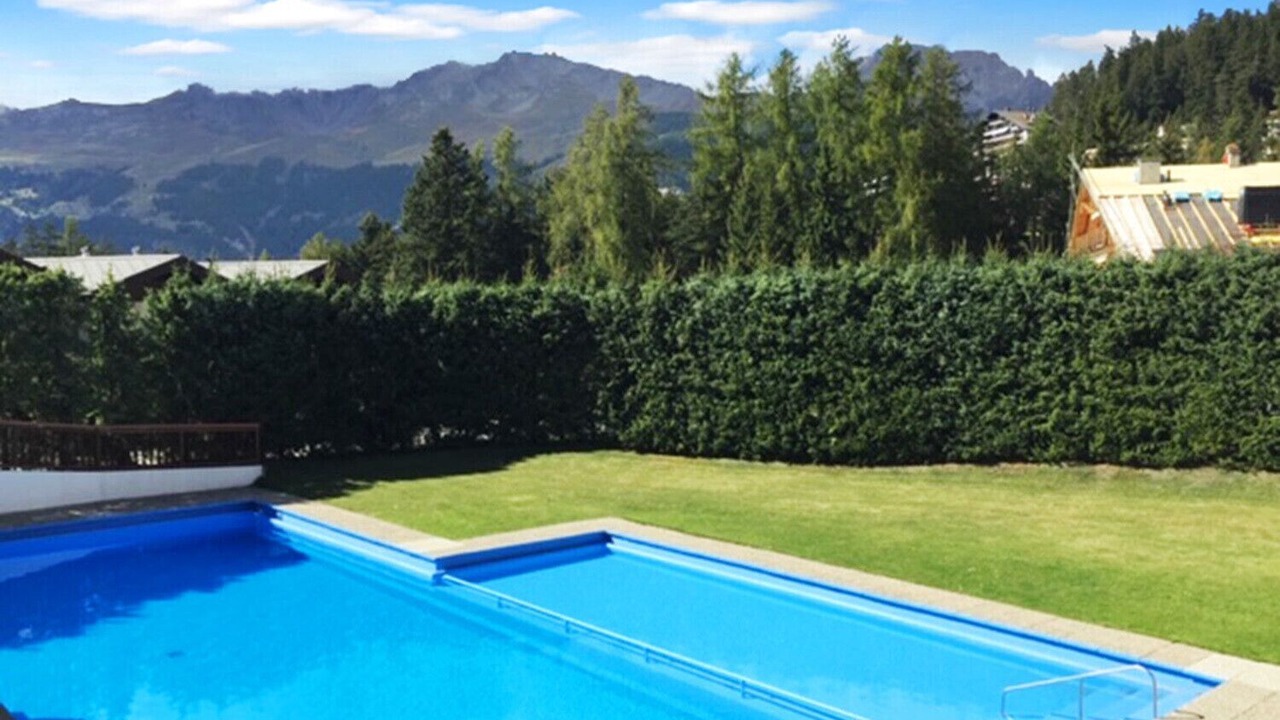 Photo of Outdoor in Lens