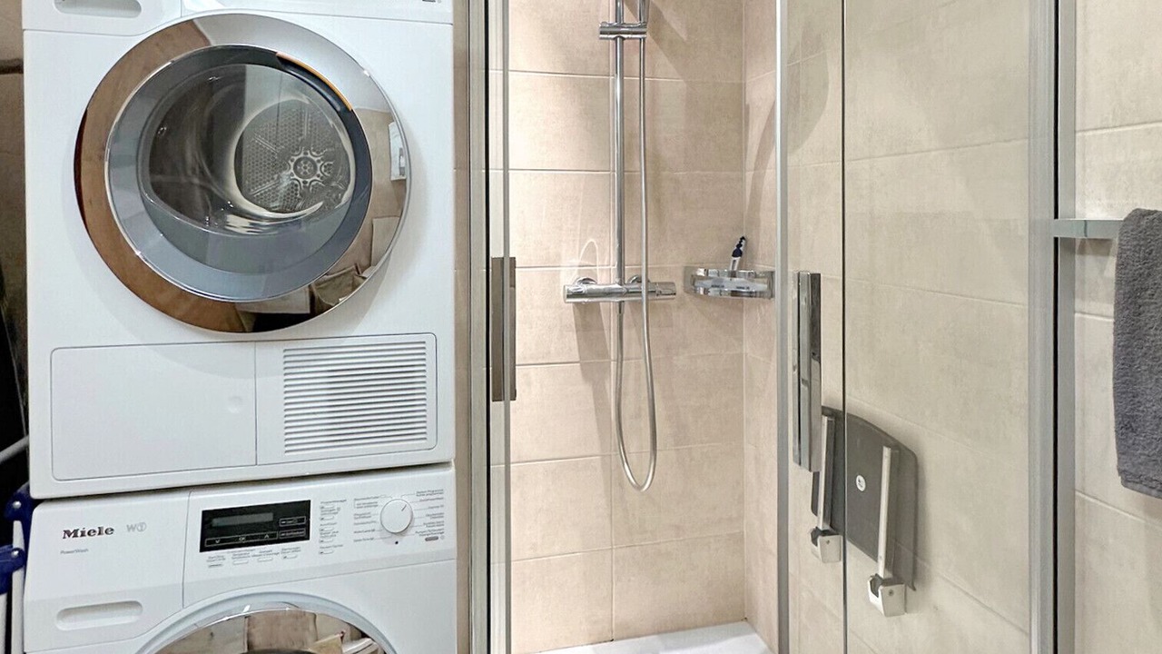 Photo of Bathroom in Lens