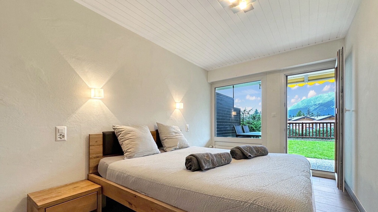 Photo of Bedroom in Lens
