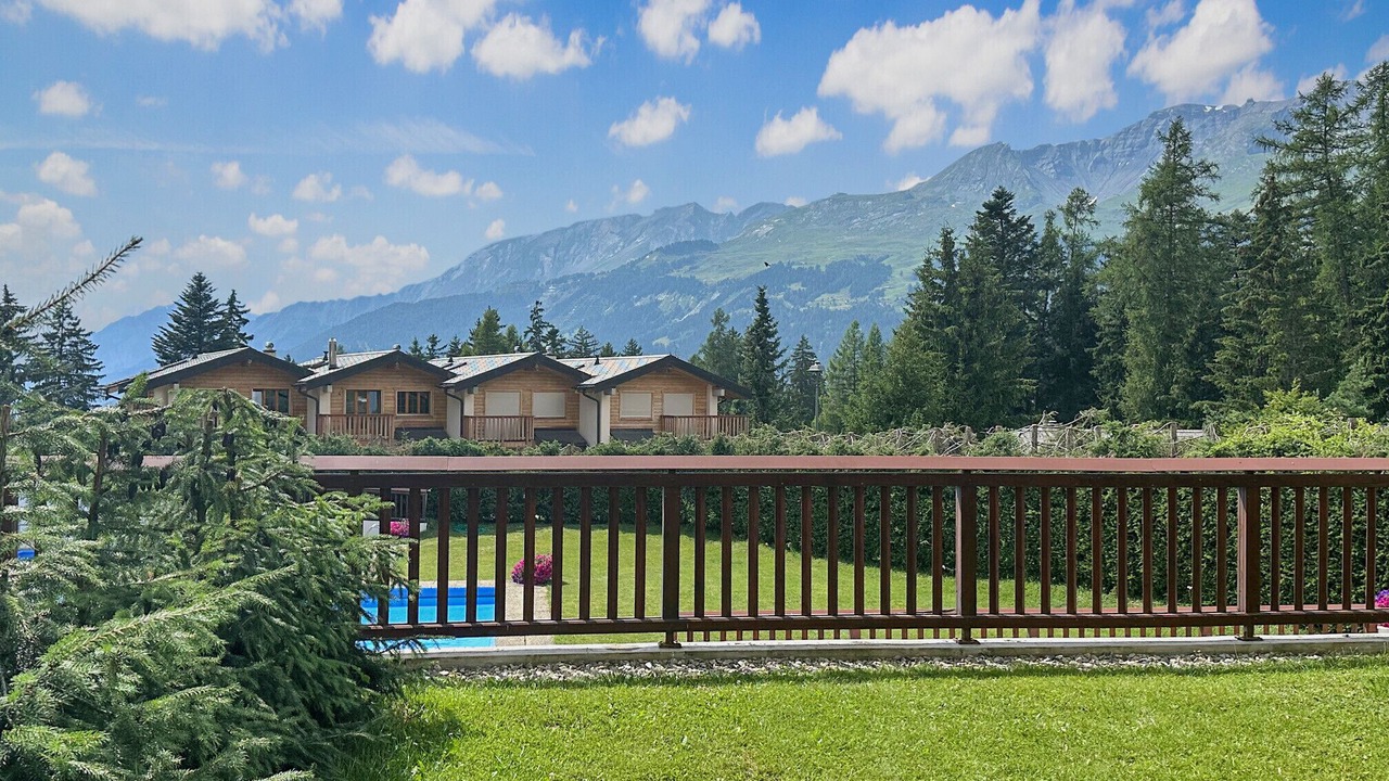 Photo of Outdoor in Lens