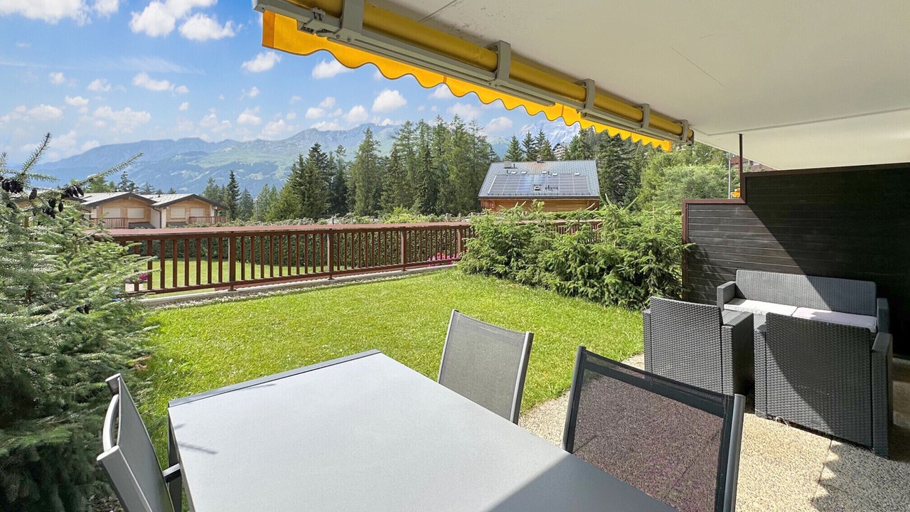 Photo of Outdoor in Lens