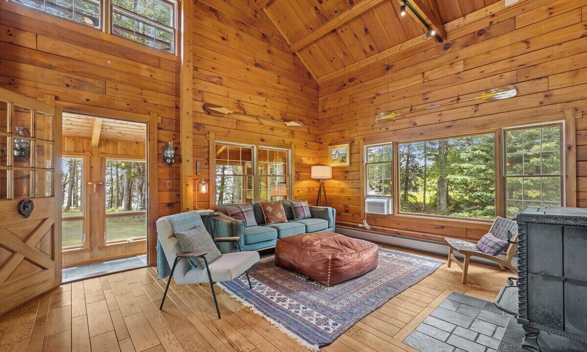 Photo of Livingroom in Lamoine