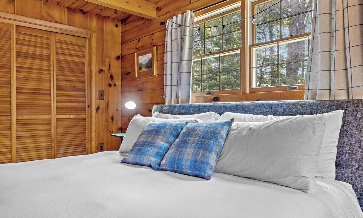 Photo of Bedroom in Lamoine