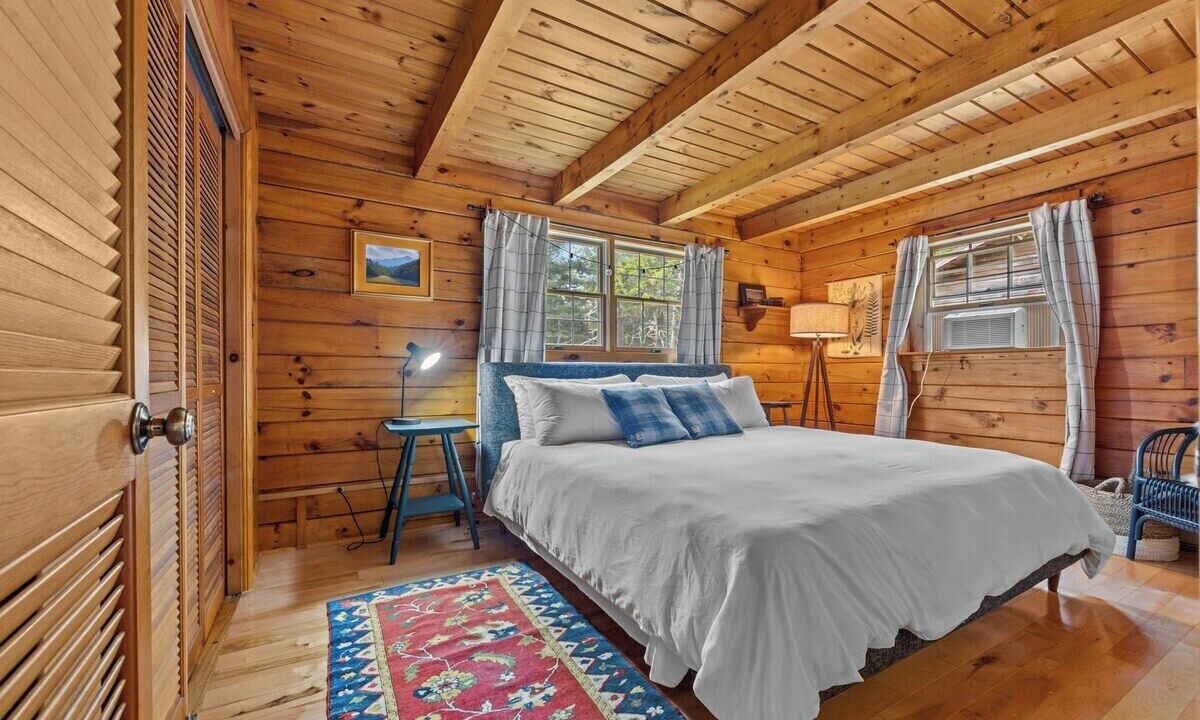 Photo of Bedroom in Lamoine