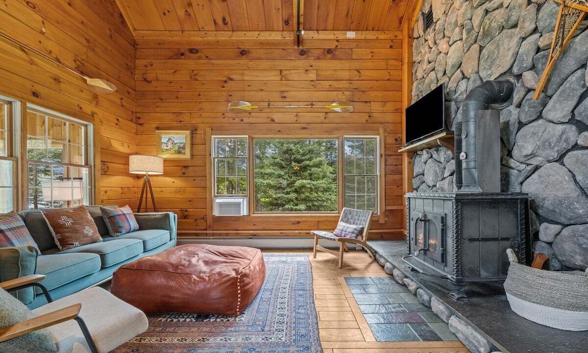 Photo of Livingroom in Lamoine