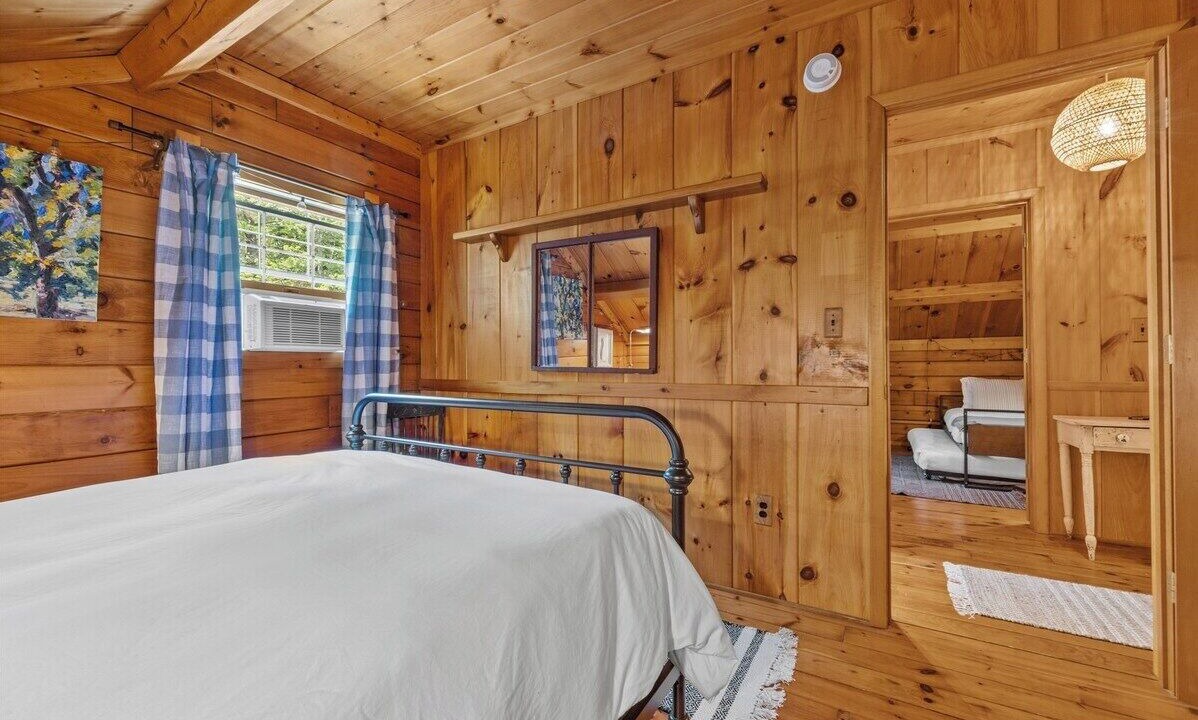 Photo of Bedroom in Lamoine