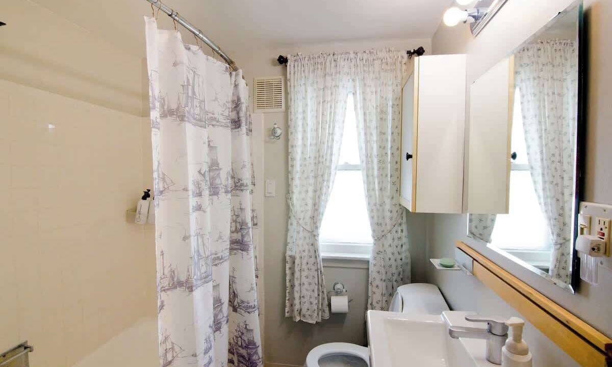 Photo of Bathroom in Eggertsville