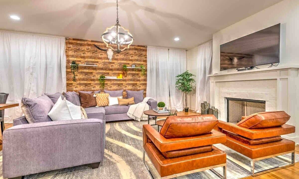 Photo of Livingroom in Hillsboro West End