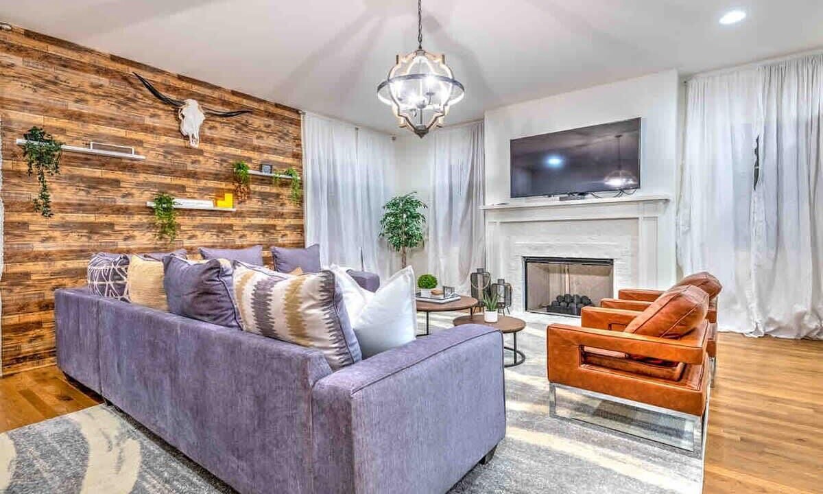Photo of Livingroom in Hillsboro West End