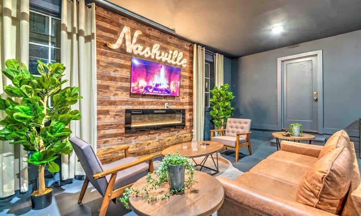 Photo of Livingroom in Hillsboro West End
