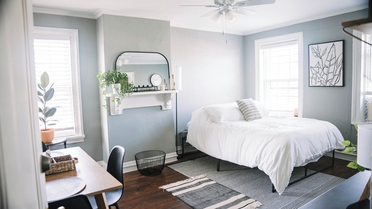 Photo of Bedroom in Leesburg's Old and Historic District