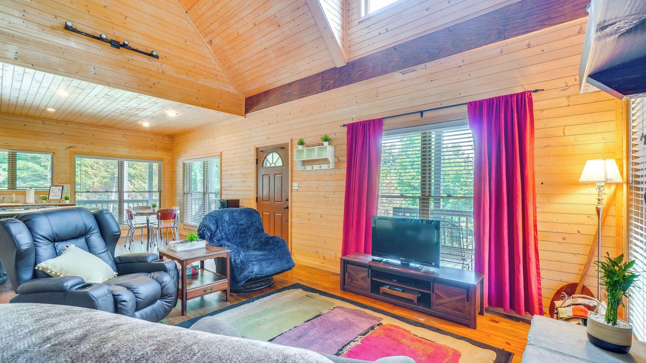 Photo of Livingroom in Muddy Pond