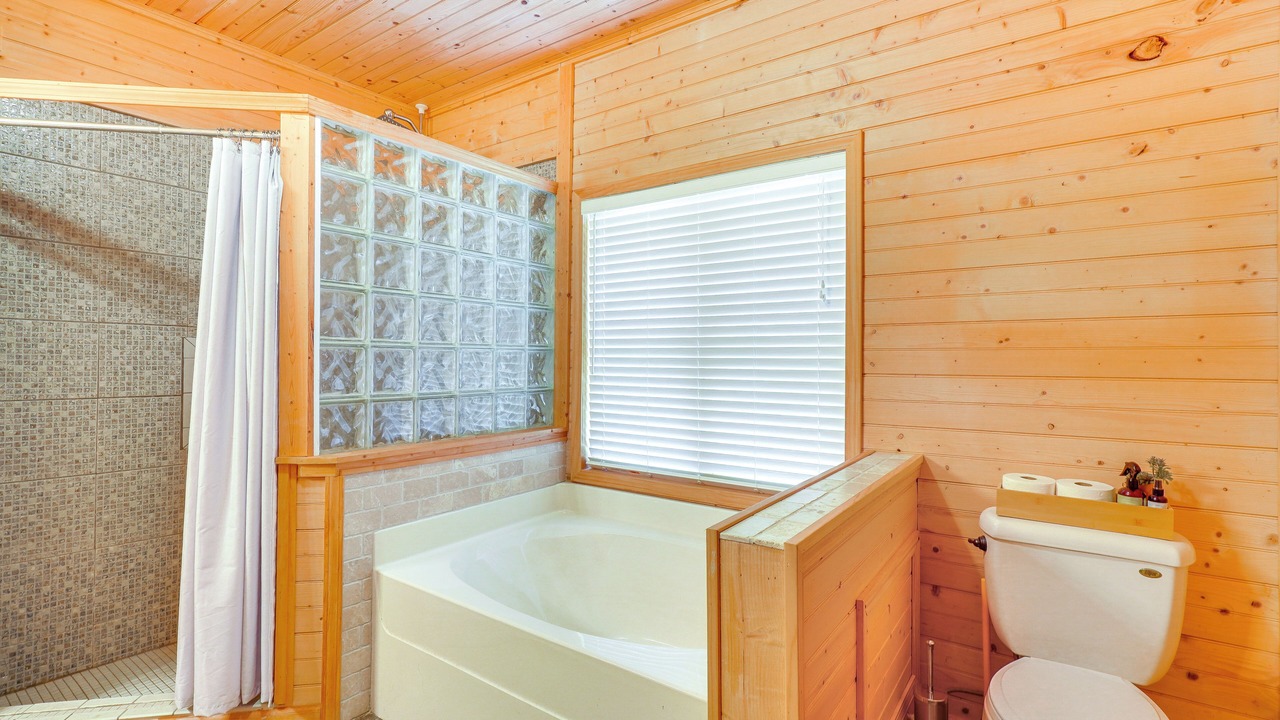Photo of Bathroom in Muddy Pond