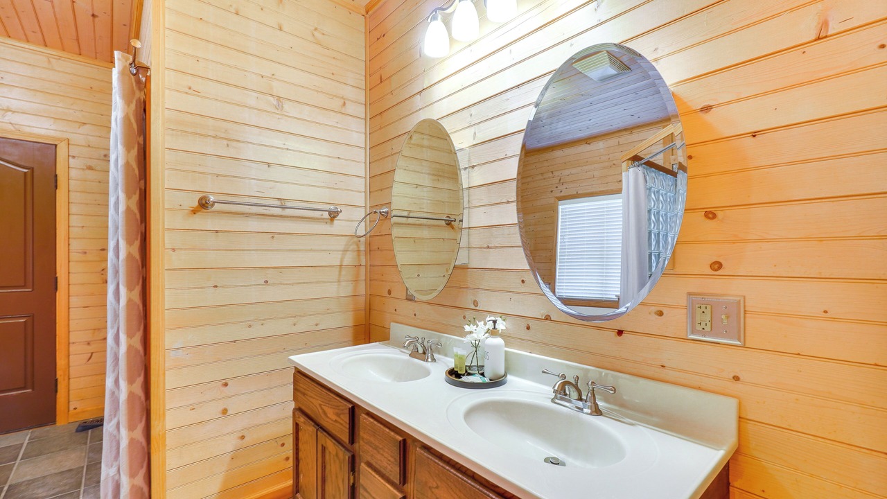 Photo of Bathroom in Muddy Pond