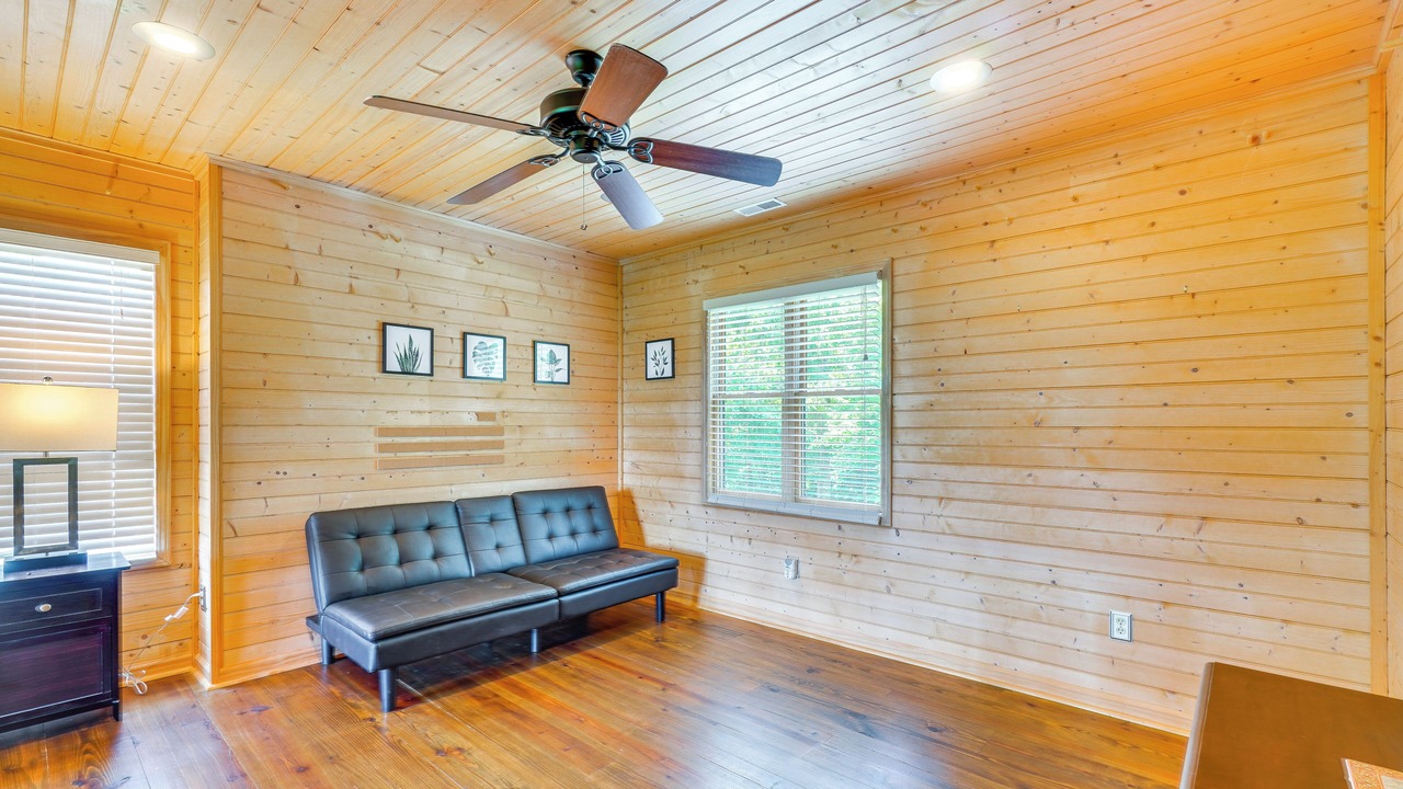 Photo of Livingroom in Muddy Pond