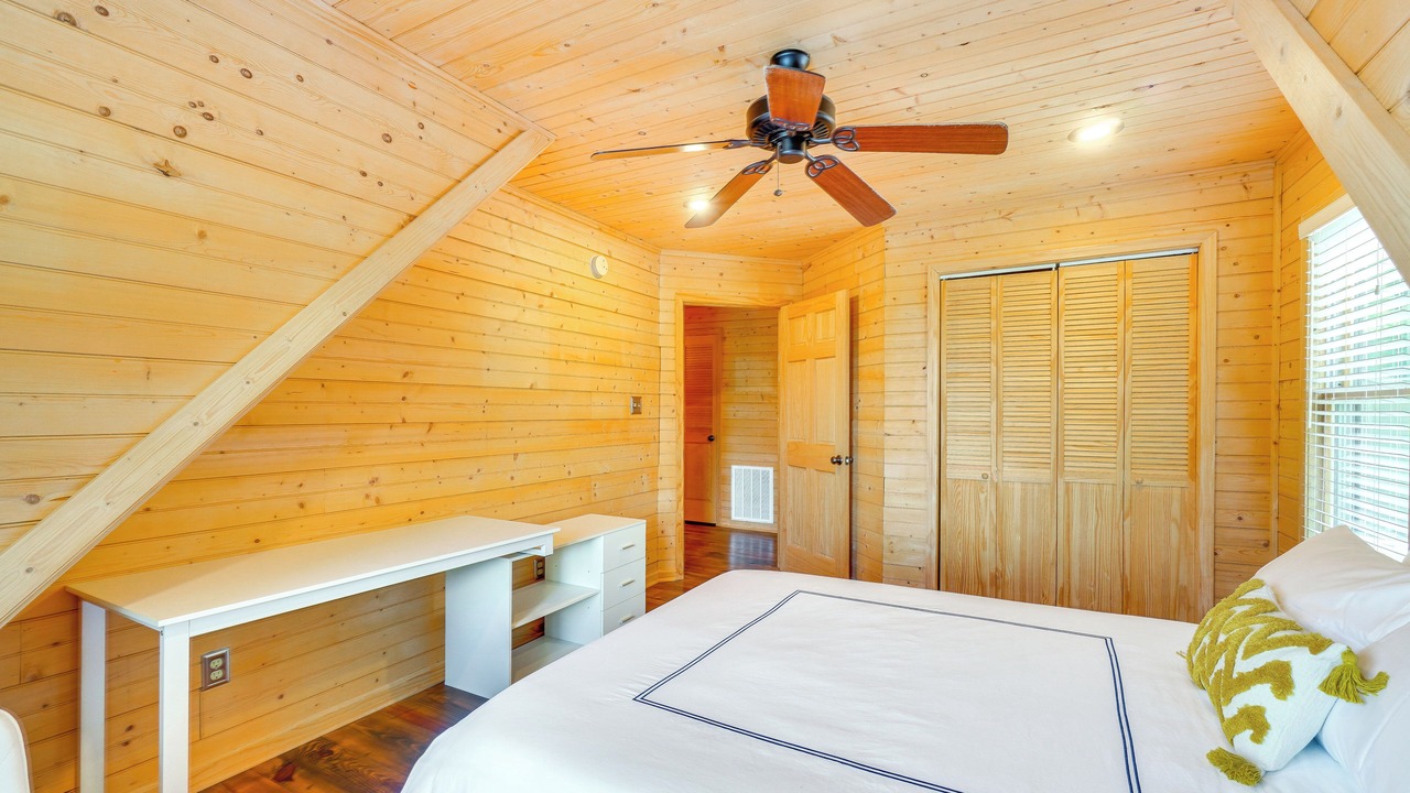 Photo of Bedroom in Muddy Pond