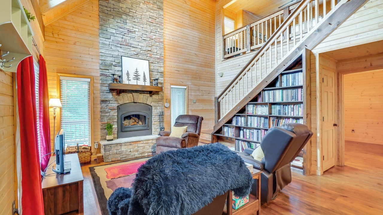 Photo of Livingroom in Muddy Pond