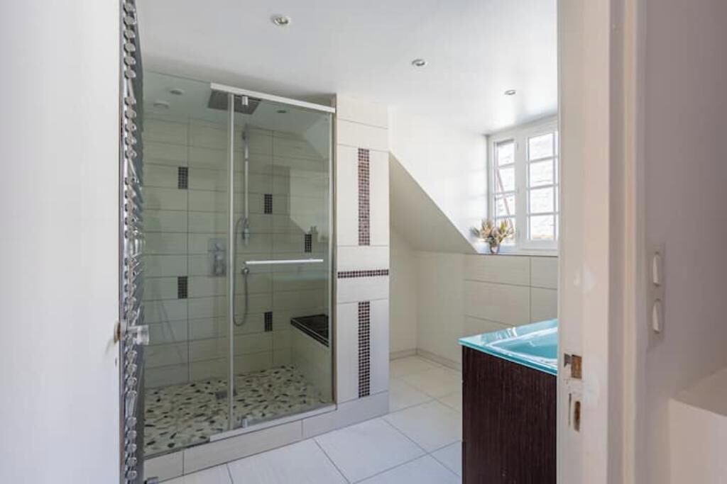Photo of Bathroom in Saulx-Marchais