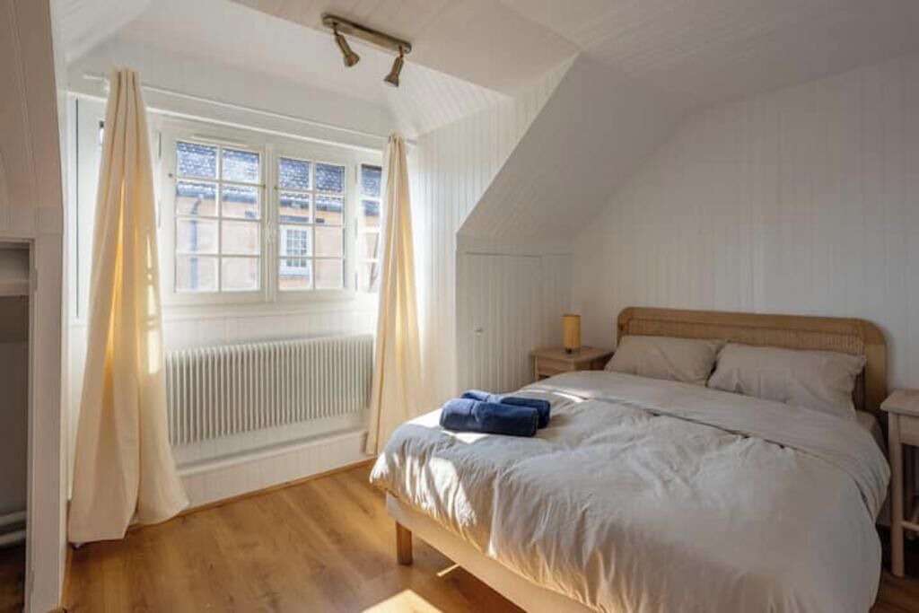 Photo of Bedroom in Saulx-Marchais