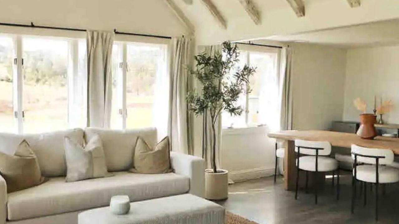 Photo of Livingroom in Jayhawk