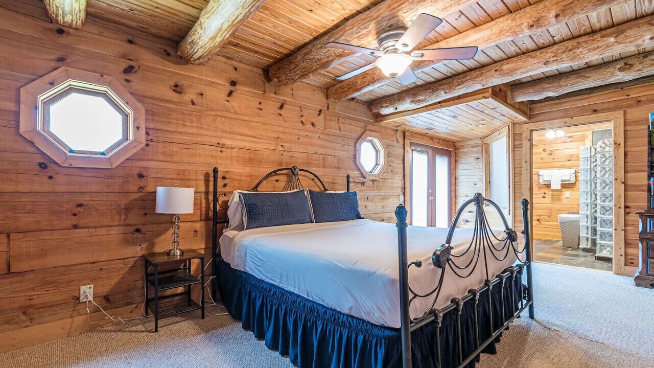 Photo of Bedroom in Dahlonega