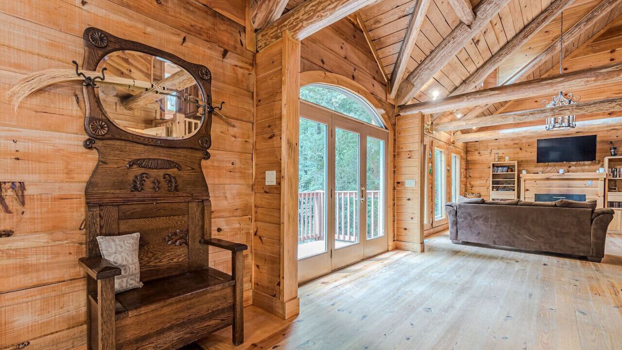Photo of Livingroom in Dahlonega