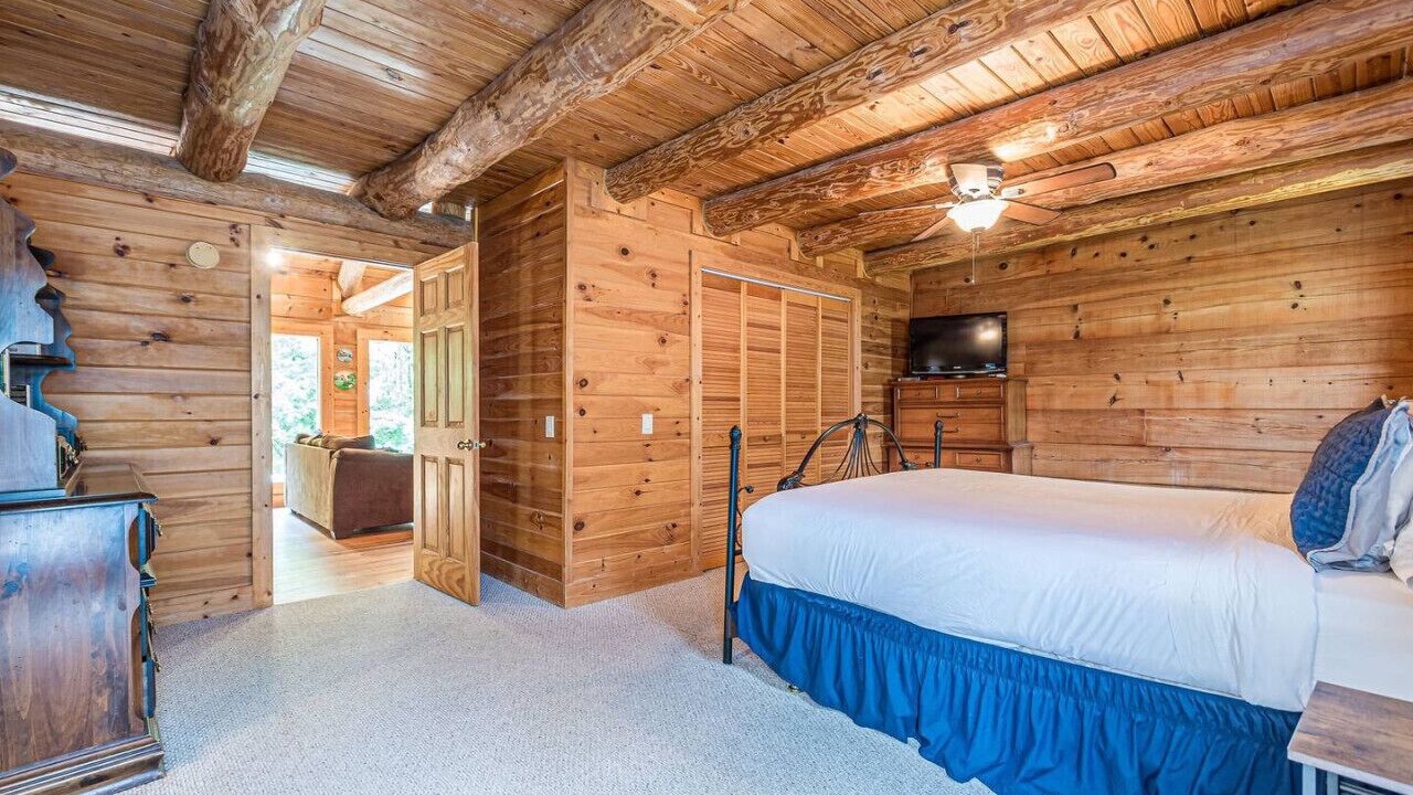 Photo of Bedroom in Dahlonega