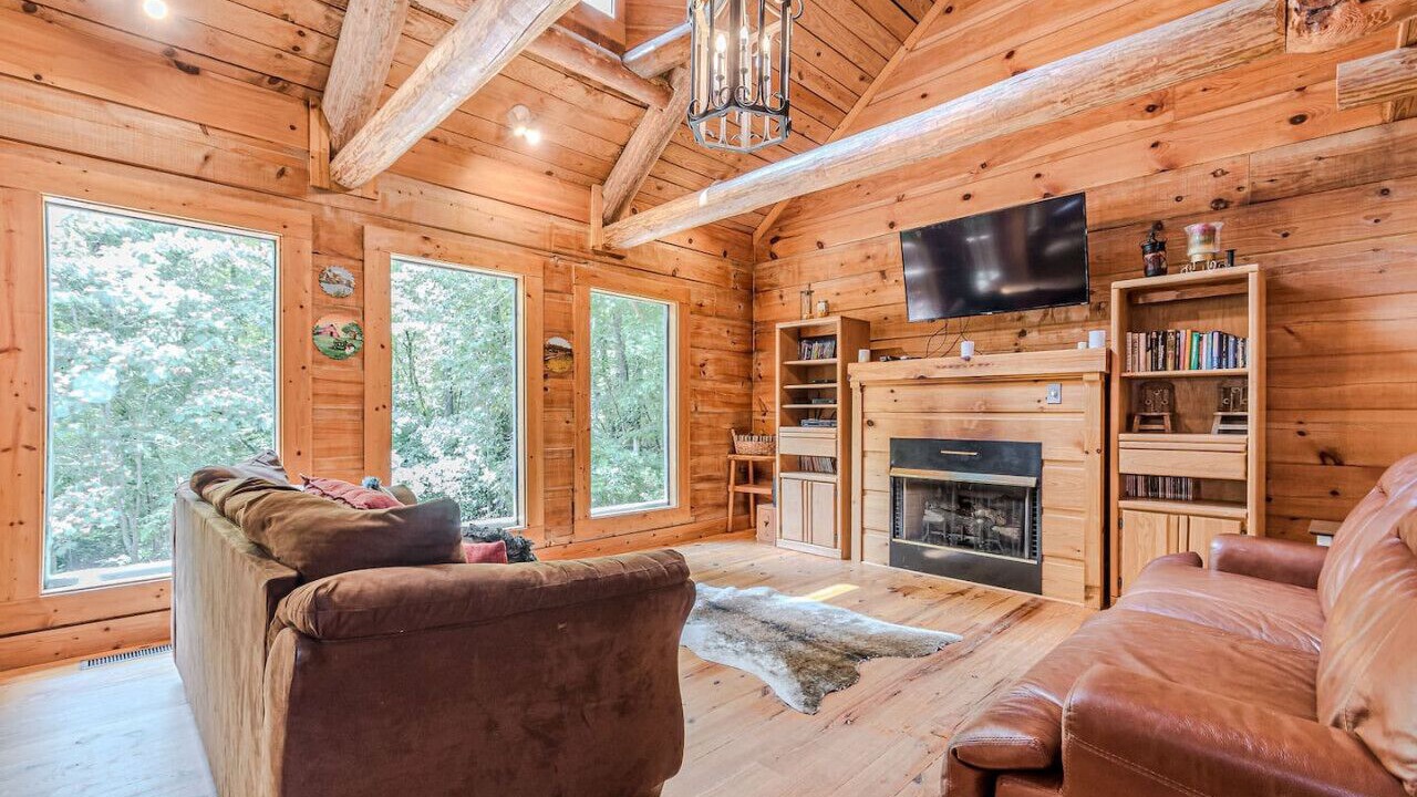 Photo of Livingroom in Dahlonega
