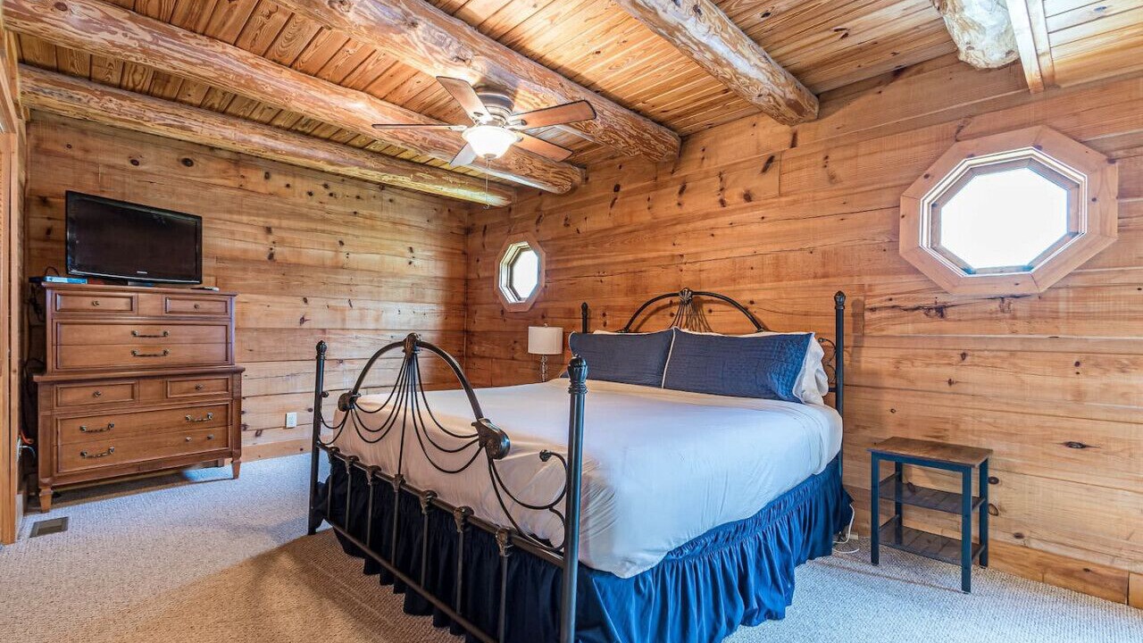 Photo of Bedroom in Dahlonega
