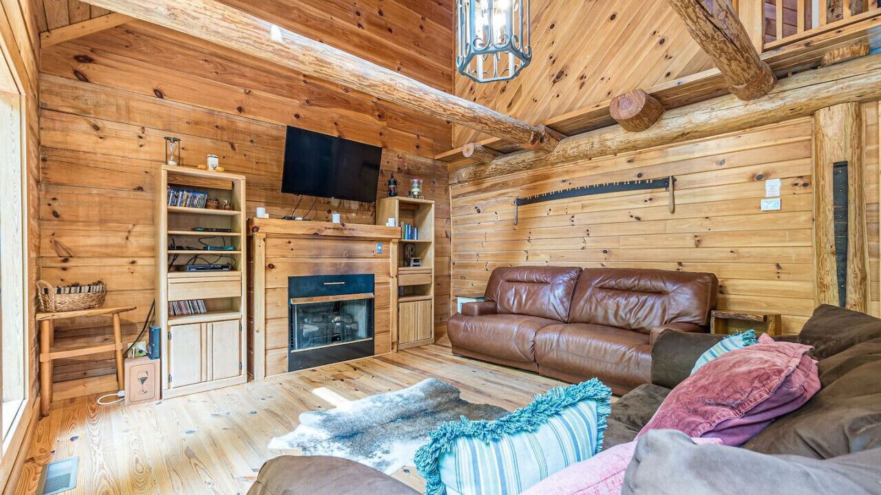 Photo of Livingroom in Dahlonega