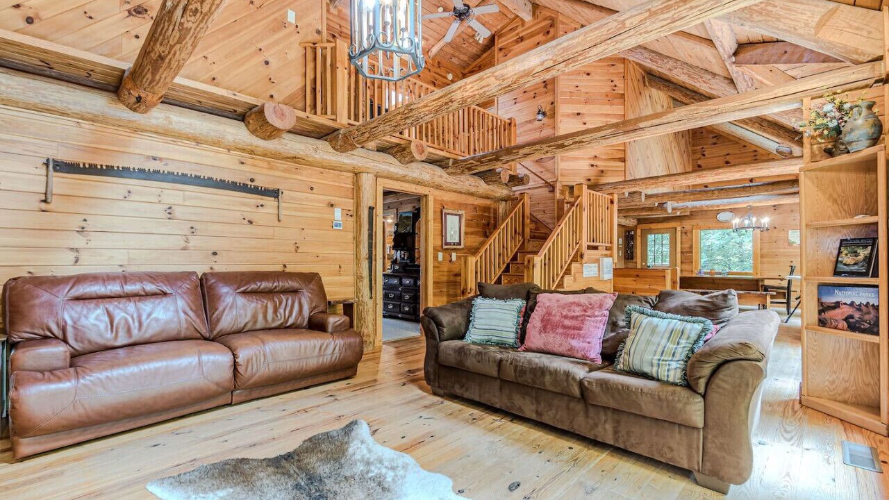 Photo of Livingroom in Dahlonega