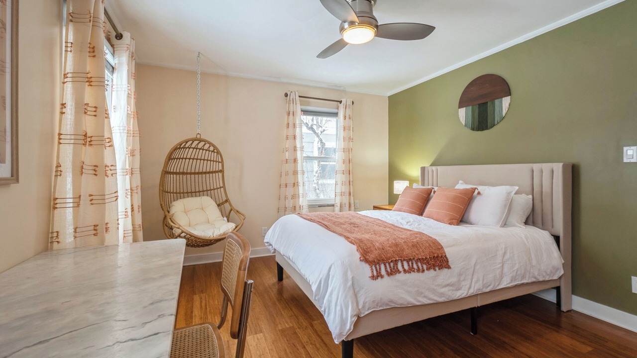 Photo of Bedroom in Evanston
