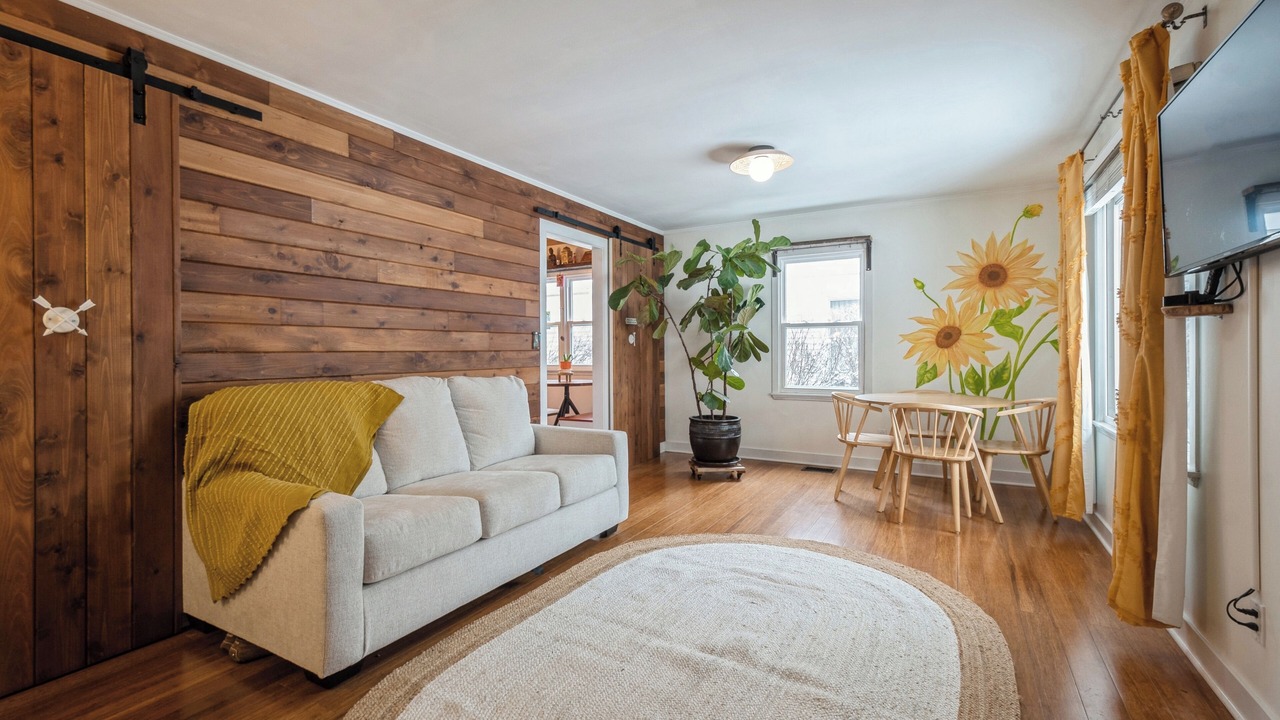 Photo of Livingroom in Evanston