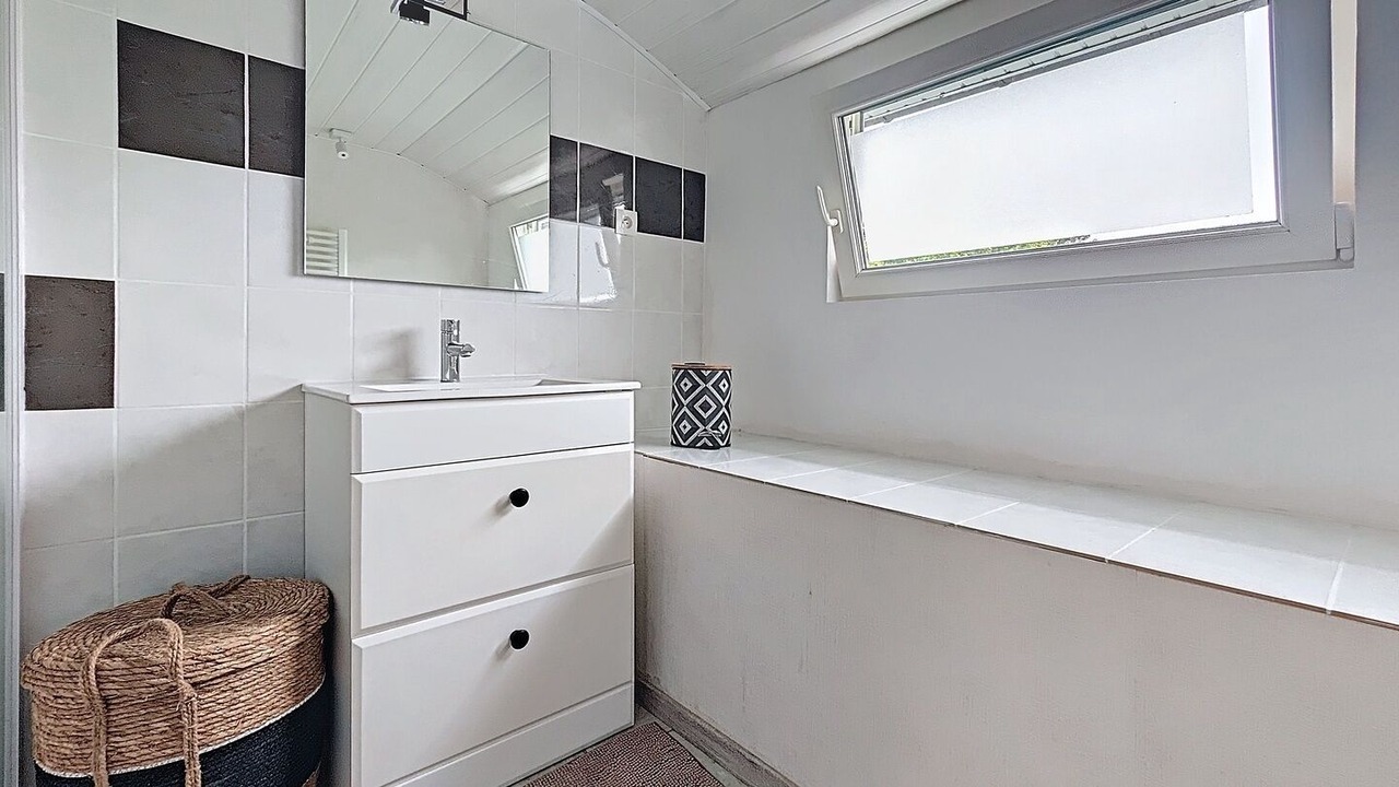 Photo of Bathroom in Caurel