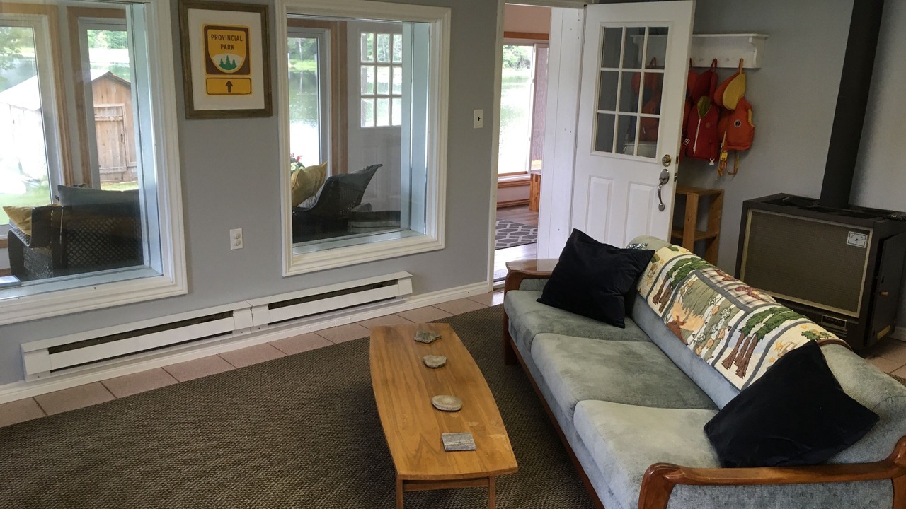 Photo of Livingroom in Parry Sound