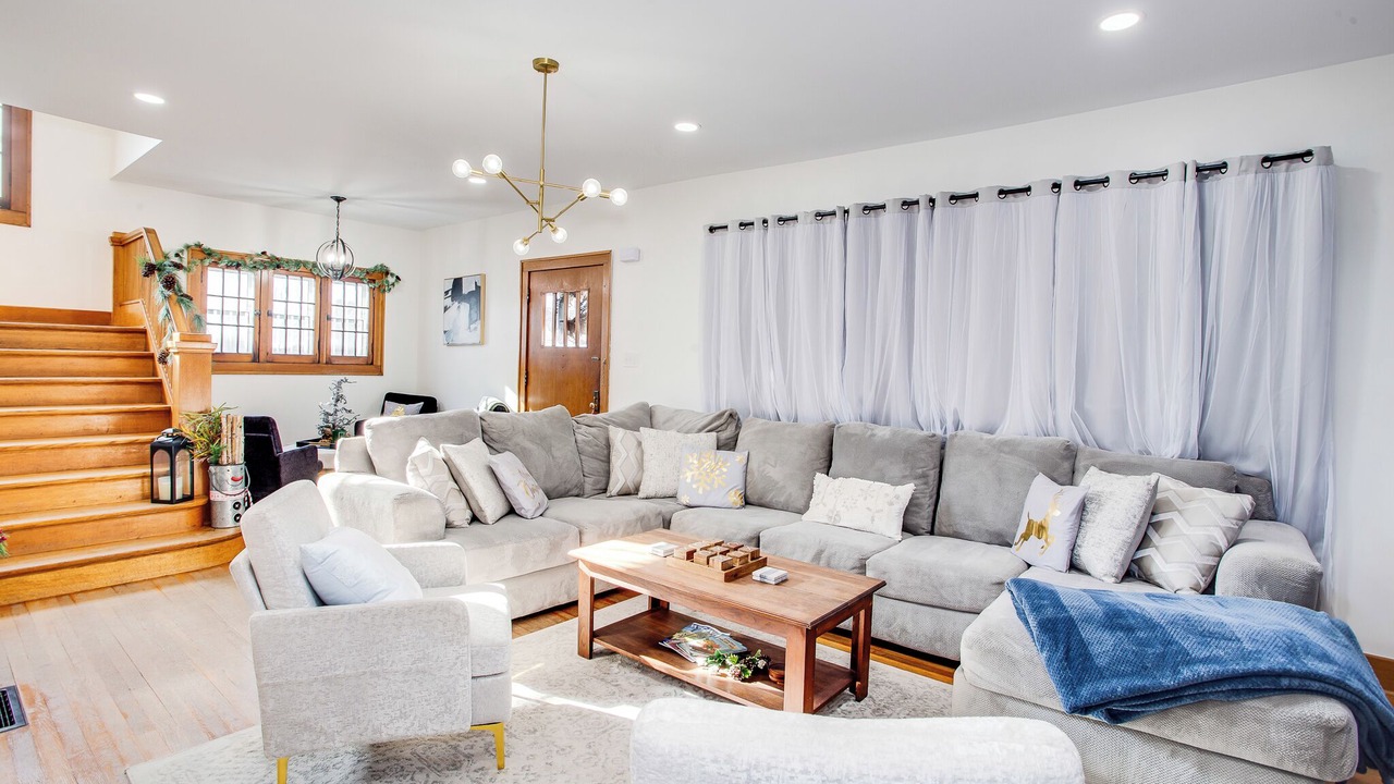 Photo of Livingroom in College Hill