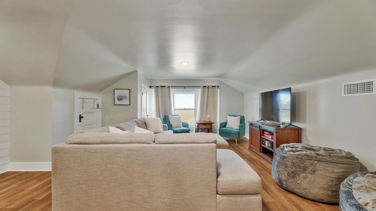 Photo of Livingroom in College Hill