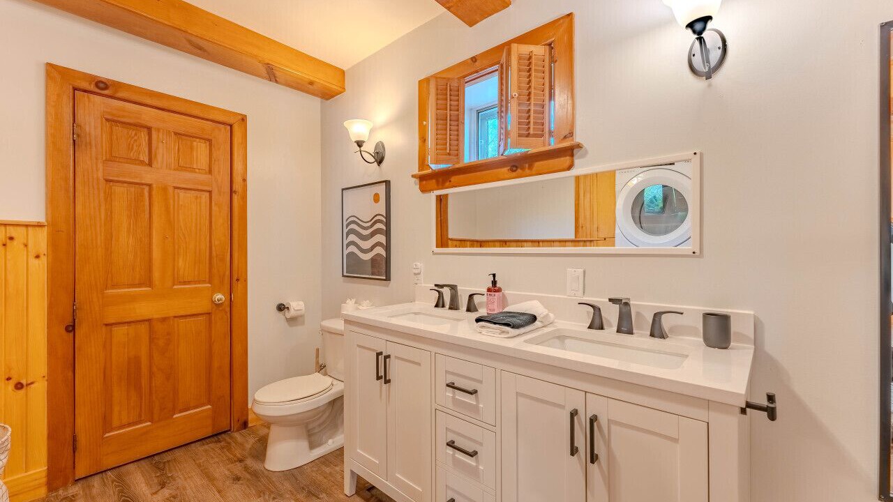 Photo of Bathroom in Saint David