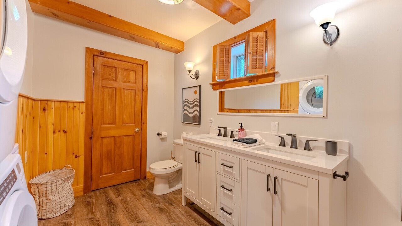 Photo of Bathroom in Saint David