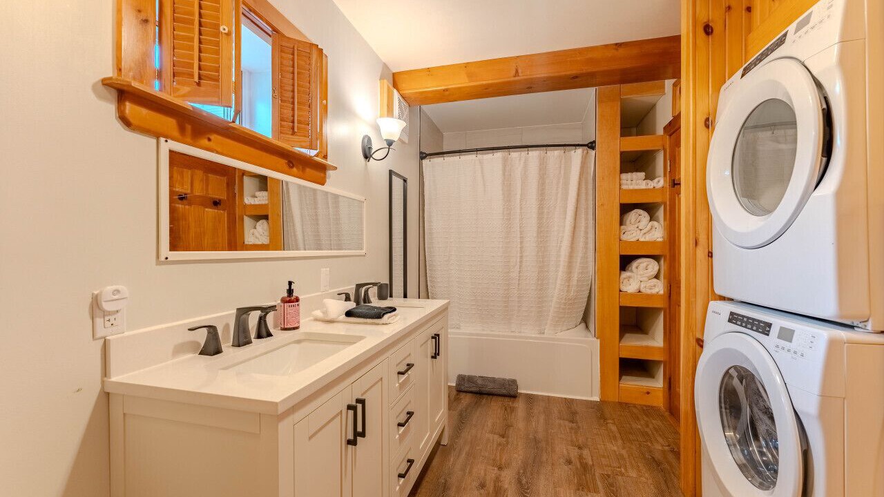 Photo of Bathroom in Saint David