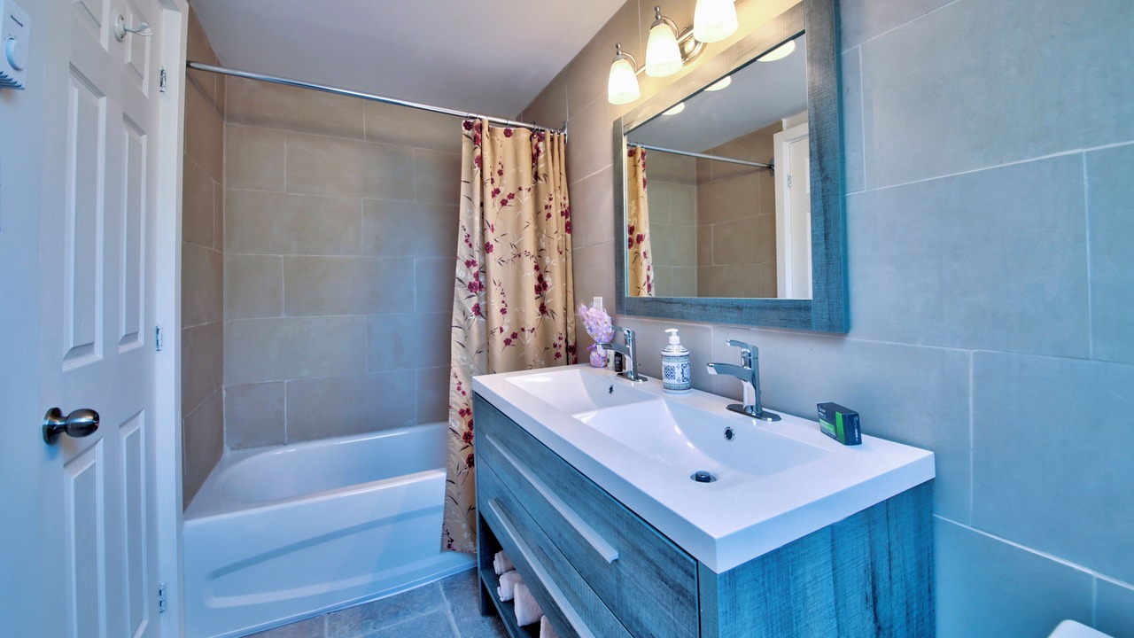 Photo of Bathroom in Dorval