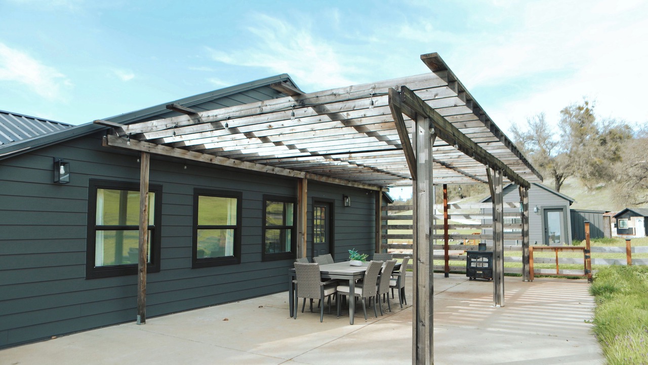 Photo of Outdoor in Jayhawk