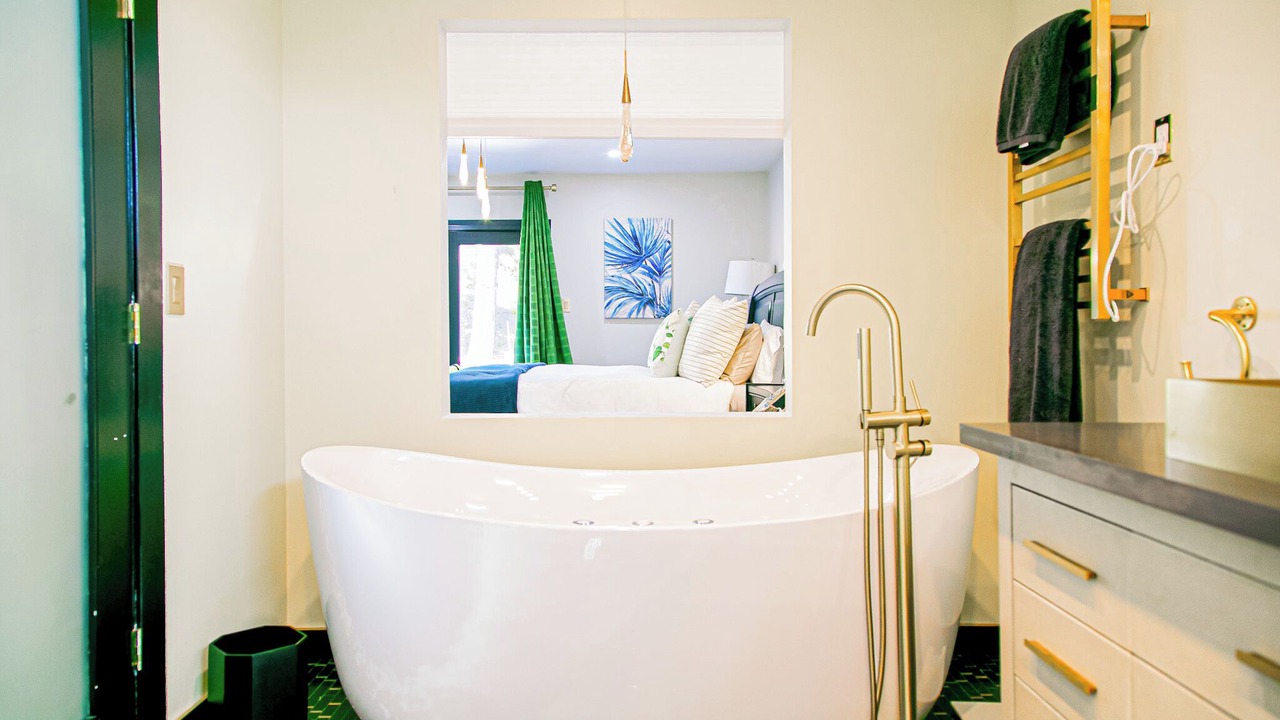 Photo of Bathroom in Ladera Heights