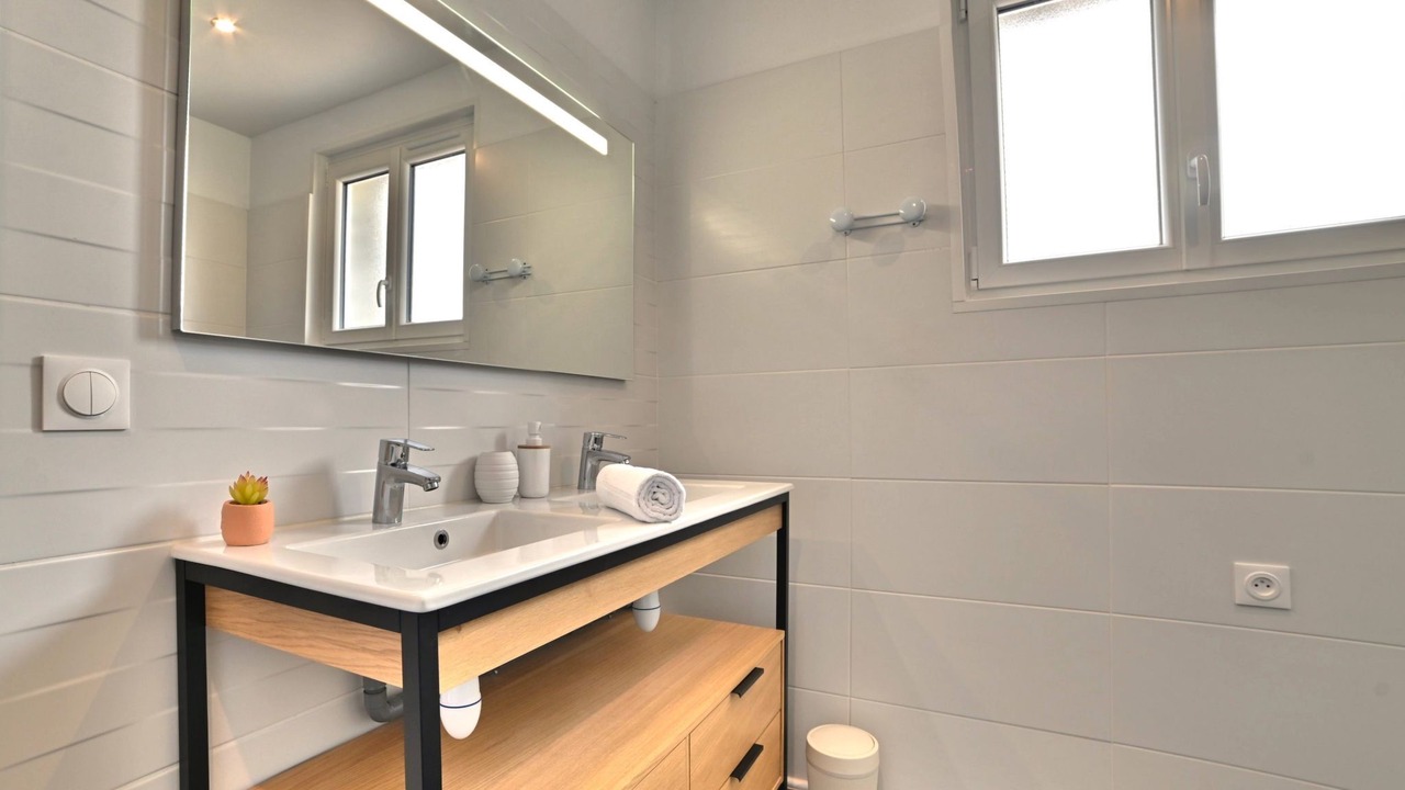 Photo of Bathroom in Le Chateau-d'Oleron