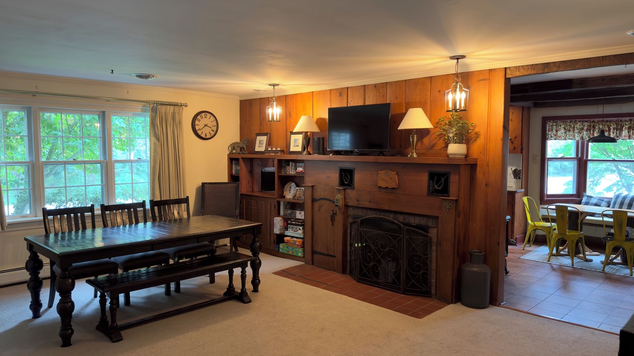 Photo of Livingroom in Bristol Hills