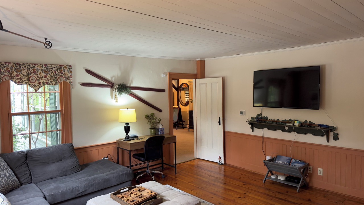 Photo of Livingroom in Bristol Hills