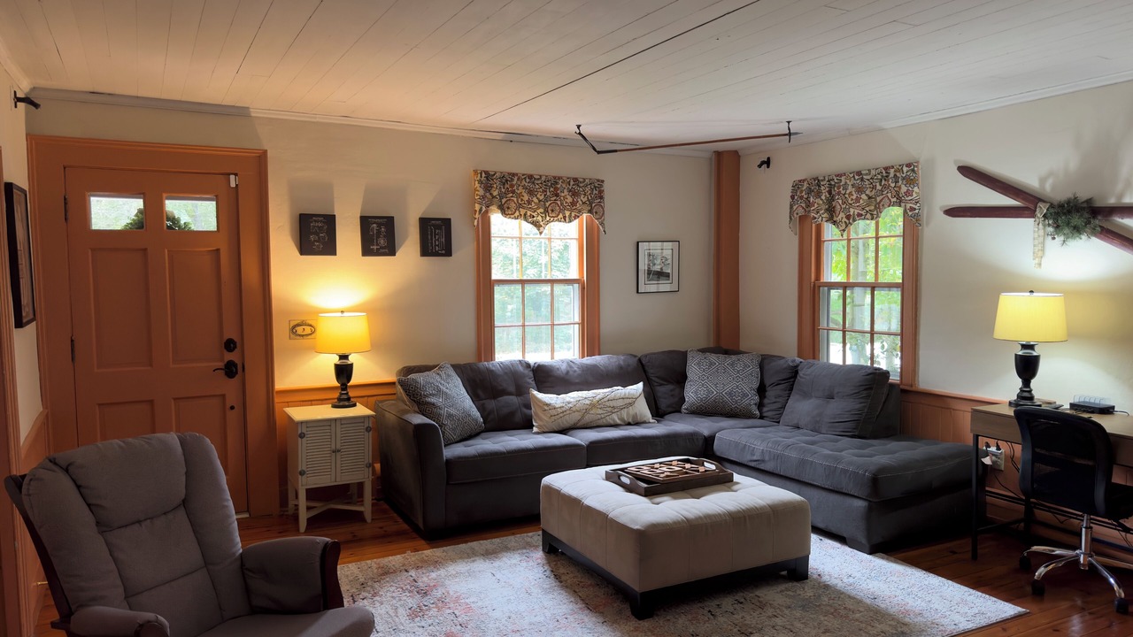Photo of Livingroom in Bristol Hills